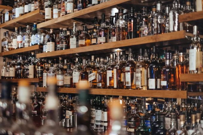 Es gibt viele verschiedene Whiskeysorten. Whiskey