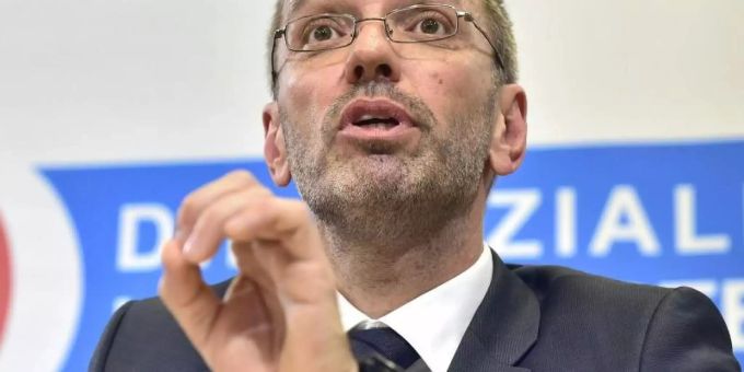 Auch Herbert Kickl (FPÖ), Innenminister von Österreich, soll nach dem Willen von Bundeskanzler Sebastian Kurz sein Amt aufgeben. Foto: Hans Punz/APA Auch Herbert Kickl (FPÖ), Innenminister von Österreich, soll nach dem Willen von Bundeskanzler Sebastian Kurz sein Amt aufgeben. Foto: Hans Punz/APA