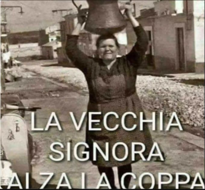Die «alte Dame» (Juve) mit Pokal gibt es leider nur so... Juventus