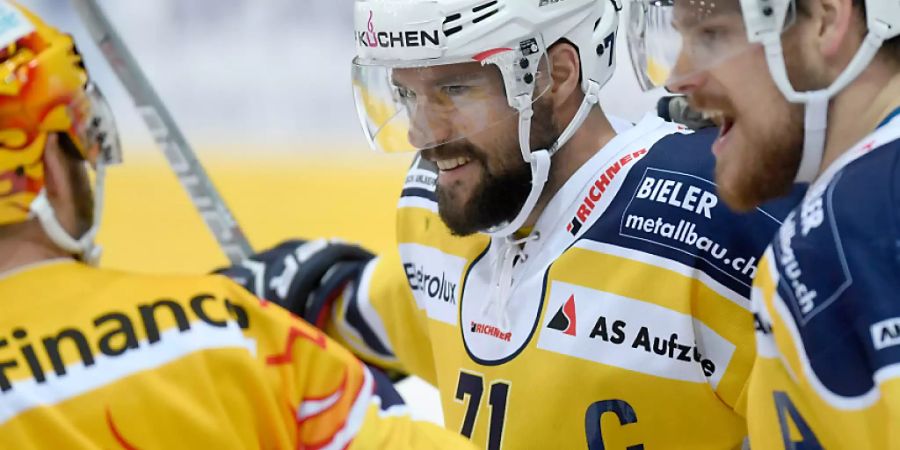 Langenthal gewinnt ersten Final, weil Captain Stefan Tschannen (71) 44 Sekunden vor Schluss ausgleichen und die Verlängerung erzwingen konnte.