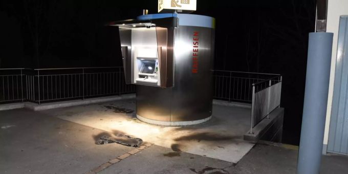 Polizei - Geldautomat aufgesprengt
