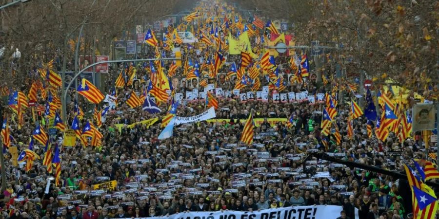 Mindestens 200.000 Menschen protestierten in Barcelona