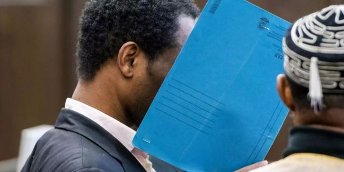 Der Angeklagte am Freitag im Gericht Der Angeklagte am Freitag im Gericht