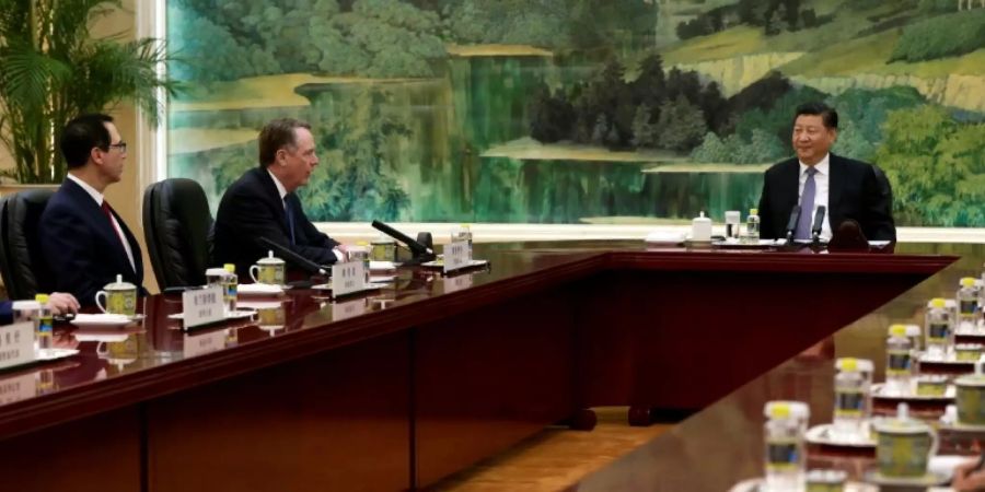 Lighthizer und Mnuchin (l.) bei Xi