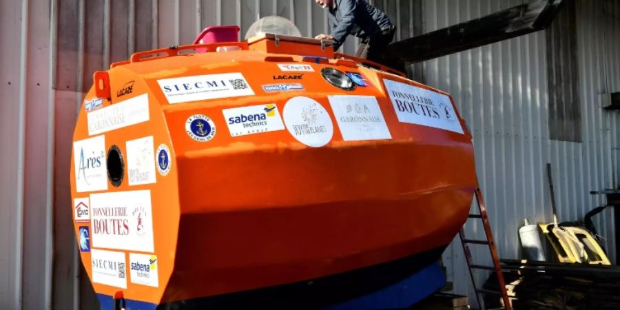 Savin und seine Tonne vor ihrem Atlantik-Abenteuer