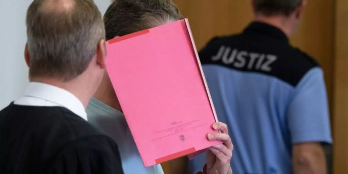 Potsdam - Potsdamer Gericht verhandelt über Sicherheitsverwahrung von Kindermörder Silvio S.