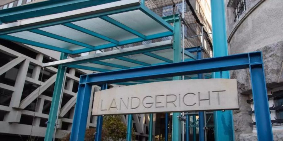 Im Prozess um vergiftete Pausenbrote muss sich ein 57-jähriger Deutscher vor dem Landgericht Bielefeld wegen versuchten Mordes verantworten. Foto: Friso Gentsch