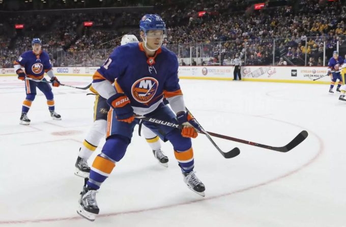 Luca Sbisa kam in dieser Spielzeit erst zu neun Einsätzen für die New York Islanders. Luca Sbisa NY Islanders