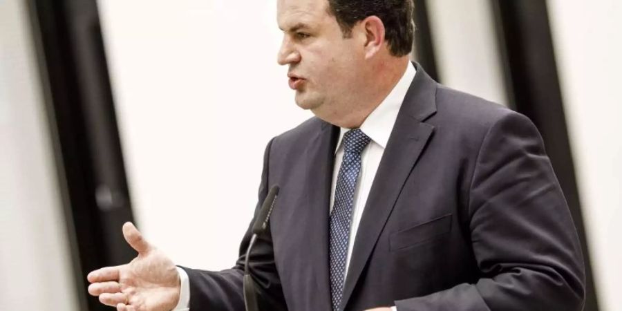 Hubertus Heil erklärt das SPD-Konzept zur Grundrente. Foto: Carsten Koall