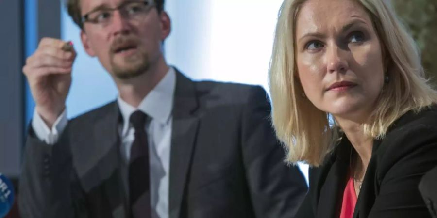 Kein Traumpaar: Der Finanzminister von Mecklenburg-Vorpommern, Mathias Brodkorb (SPD), ist zurückgetreten, weil er mit Ministerpräsidentin Manuela Schwesig (SPD) nicht zurechtkommt. Foto: Jens Büttner
