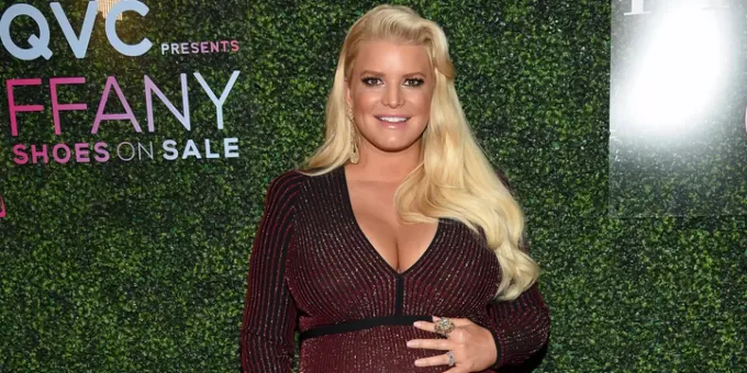 Jessica Simpson Lässt Klo Unter Ihrem Gewicht Zerbrechen 