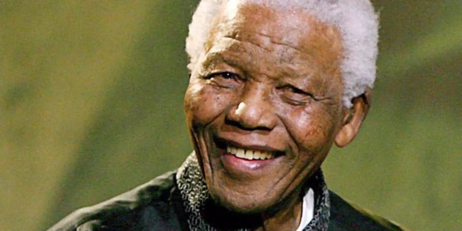 Die Zeichnung «The Cell Door, Robben Island» des 2013 gestorbenen südafrikanischen Friedensnobelpreisträgers Nelson Mandela wird in New York versteigert. Foto: Jon Hrusa/EPA