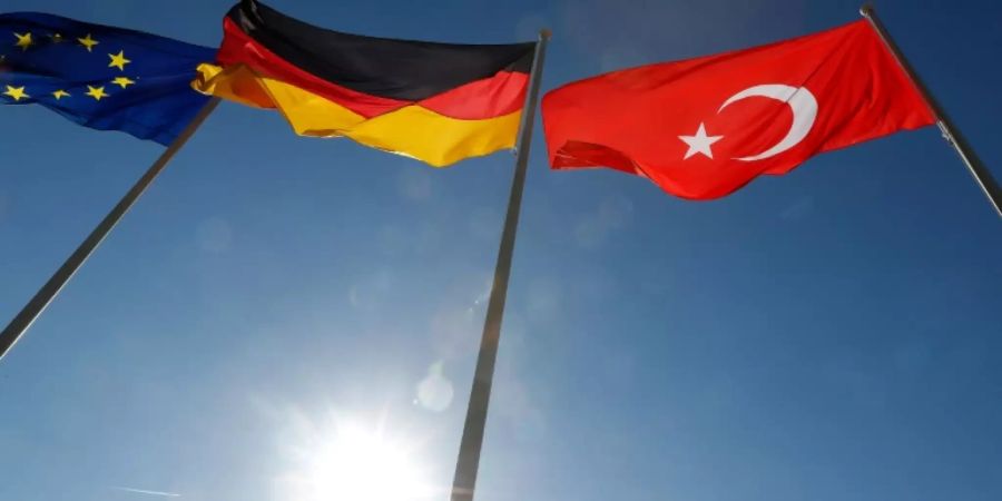Maas kritisiert Entzug von Akkreditierungen