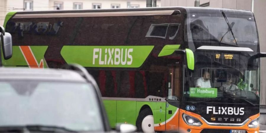 Die Ausbreitung des neuartigen Coronavirus hat auch Folgen auf die Nachfrage bei Flixbus. Der Fernbusanbieter stellt daher den Betreib ein. Foto: Boris Roessler/dpa