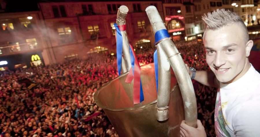 Seine Karriere lancierte der Schweizer beim FC Basel. Mit dem FCB wurde Shaqiri dreimal Meister und zweimal Cupsieger.