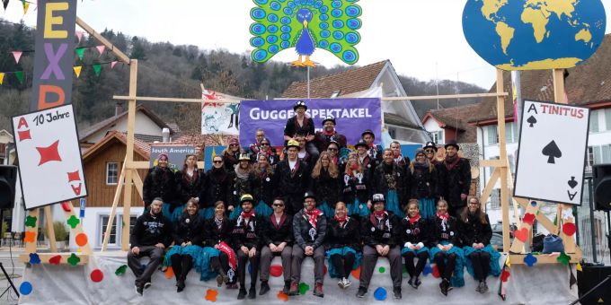 Die Guggenmusik Tinitus Villmergen im 10-Jahr-Jubiläums-Look am Guggenspektakel 2019. Guggenmusik Tinitus Villmergen