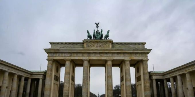 Wird Samstagabend in Dunkelheit gehüllt: Brandenburger Tor Wird Samstagabend in Dunkelheit gehüllt: Brandenburger Tor