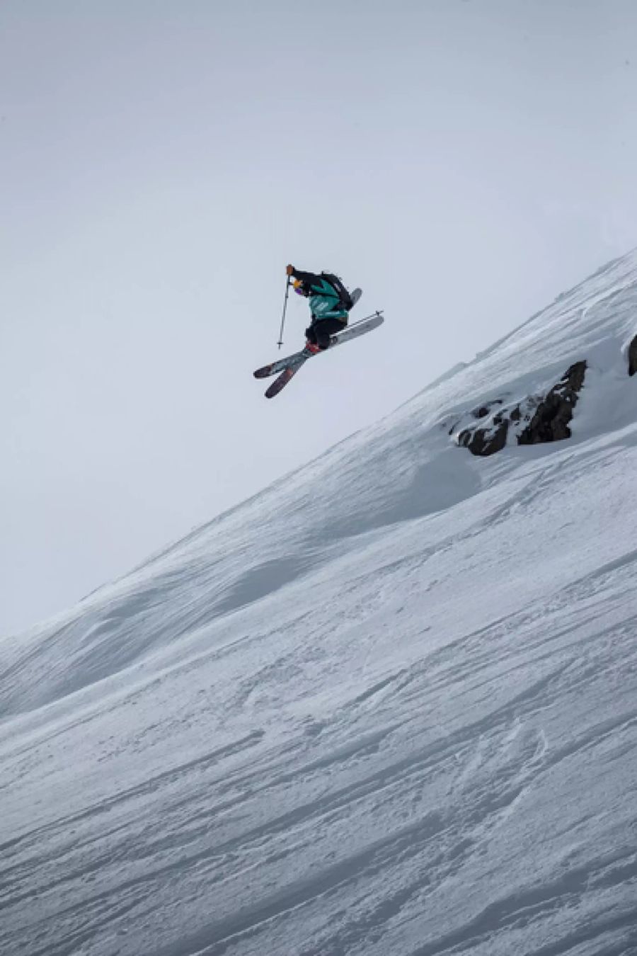 Siegt bei der Freeride World Tour bei den Frauen auf den Ski: Arianna Tricomi.