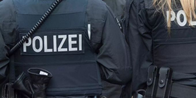 Deutsche Polizisten bei einem Einsatz. (Symbolbild) afd polizisten