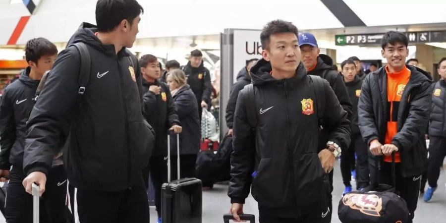 Die Spieler des chinesischen Fussballteams Wuhan Zall waren für fast zwei Monate in Spanien. Foto: Manu Fernandez/AP/dpa