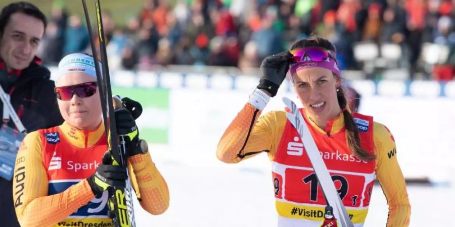 Anne Winkler (l) und Sofie Krehl waren beim Teamsprint weit vom Podest entfernt. Foto: Sebastian Kahnert/dpa-Zentralbild/dpa