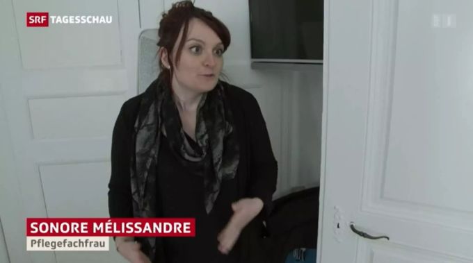 Sonore Mélissandre ist Grenzgängerin und arbeitet im Spital von La Chaux-De-Fonds. Ihre Anfahrt verlängerte sich wegen der Grenzkontrollen auf bis zu zwei Stunden. Mit dem Gratis-Zimmer in Le Locle spart die Pflegefachfrau extrem viel Zeit. Pflegefachfrau SRF