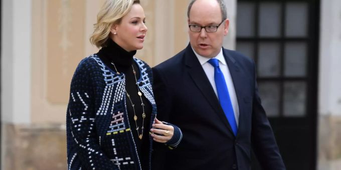Fürst Albert und seine Frau verbrachten ihren zehnten Hochzeitstag getrennt voneinander. Fürst Albert Charlene