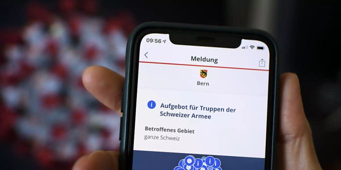 Seit Anfang März verbreiten die Behörden ihre Informationen und Empfehlungen rund um das Coronavirus über die App Alertswiss - deren Nutzerzahlen sind in den letzten Wochen rasant gestiegen. (Archiv) Seit Anfang März verbreiten die Behörden ihre Informationen und Empfehlungen rund um das Coronavirus über die App Alertswiss - deren Nutzerzahlen sind in den letzten Wochen rasant gestiegen. (Archiv)