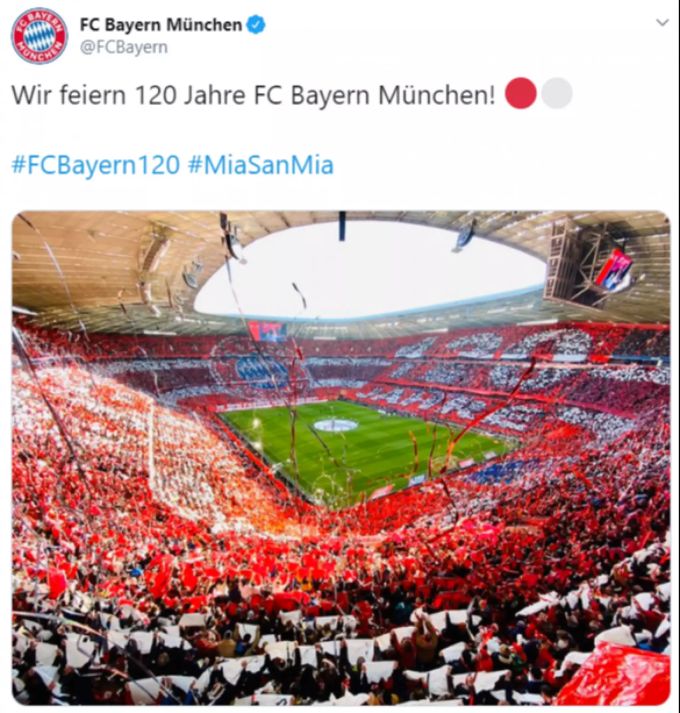 Die Fans von Bayern München feiern den Geburtstag mit einer prächtigen Choreo. Bayern München