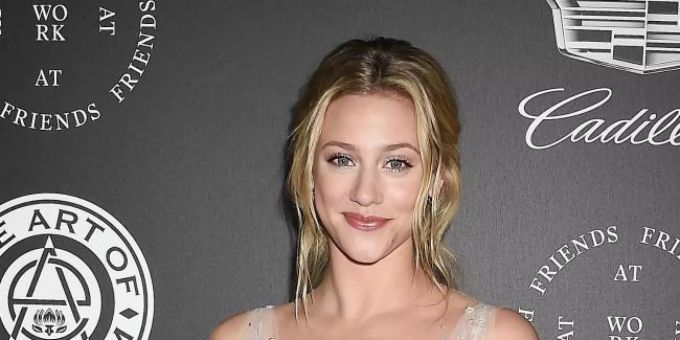 Wegen eines Angriffs - Lili Reinhart verabreicht ihrem Hund CBD-Öl