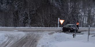 Waldstatt AR - Auto rutscht in fahrenden Personenwagen