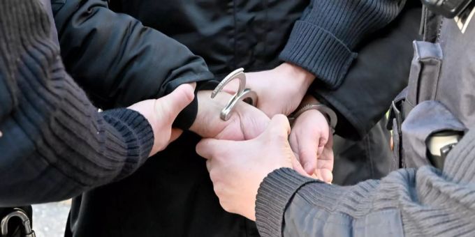 Am Samstag wurde in Wettingen AG ein Arzt wegen Drohungen festgenommen. (Symbolbild) Drohungen Arzt
