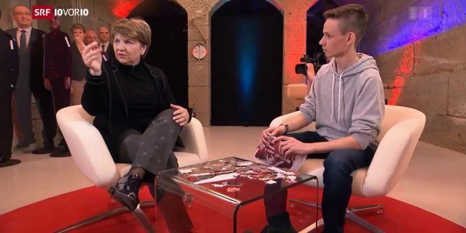 Im Interview mit einem Schüler gesteht Viola Amherd, nie verschlüsselt zu telefonieren. Viola Amherd