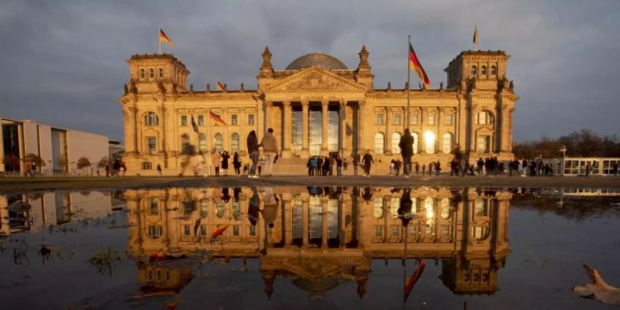 Das Reichstagsgebäude, der Sitz des Deutschen Bundestages. Foto: Christoph Soeder/dpa