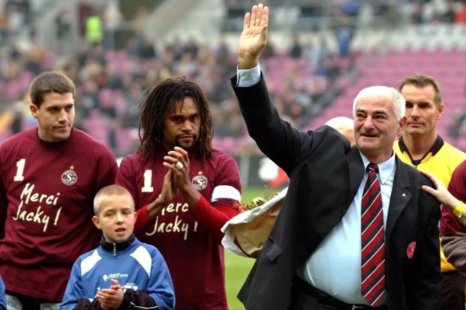 Jacques «Jacky» Barlie bei seiner Verabschiedung vom Servette FC 2004. Servette FC Barlie