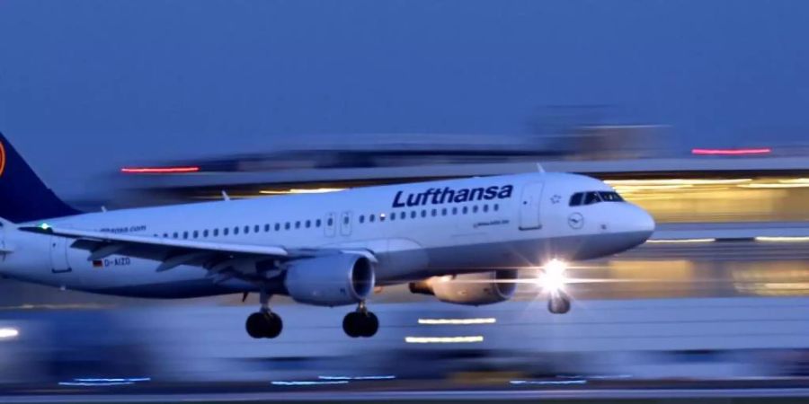 Lufthansa setzt in Sachen Kundenservice demnächst auf Künstliche Intelligen. Foto: Kevin Kurek/dpa
