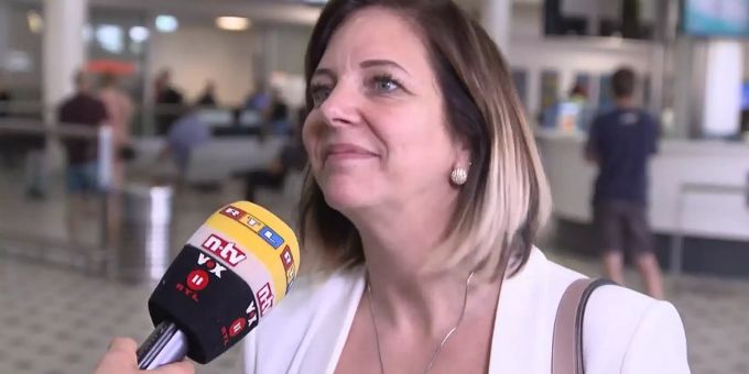 Bei der Frage, was sich in ihrer Kette befindet, wirkt Danni nachdenklich. Dschungelcamp 2020
