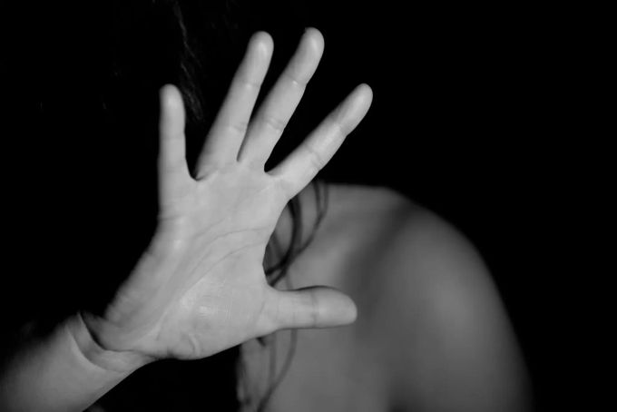 Viele Migrantinnen werden in ihrer Heimat oder auf der Flucht Opfer von Ausbeutung und/oder sexueller Gewalt. Das Therapieangebot für traumatisierte Flüchtlingsfrauen und -mädchen soll in der Schweiz ausgebaut werden. gewalt
