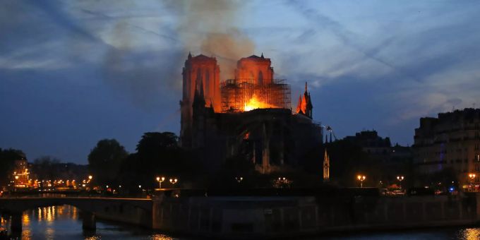Wegen schwerem Brand - Keine Weihnachtsmesse in Notre-Dame