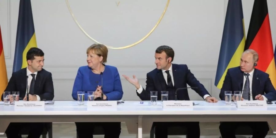 Die Teilnehmer der Gespräche in Paris