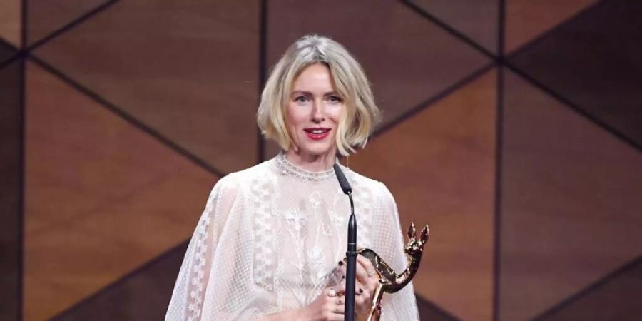 Naomi Watts erhält einen Bambi in der Kategorie «Schauspielerin International». Foto: Sebastian Gollnow/dpa