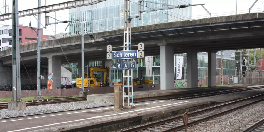 Der Bahnhof in Schlieren in Richtung Zürich.