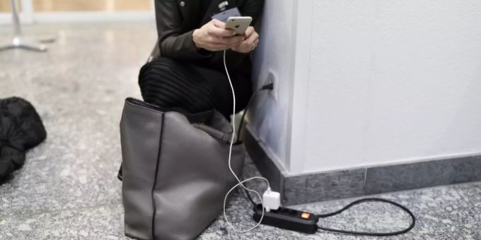 Ohne Handy-Ladekabel gehen viele Menschen nicht mehr aus dem Haus. Smartphone laden Pixel