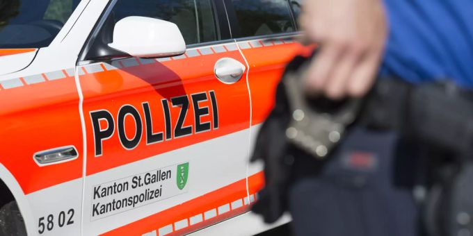 Ein St. Galler Polizist wurde mit Füssen getreten und bedroht. Betrugsmasche