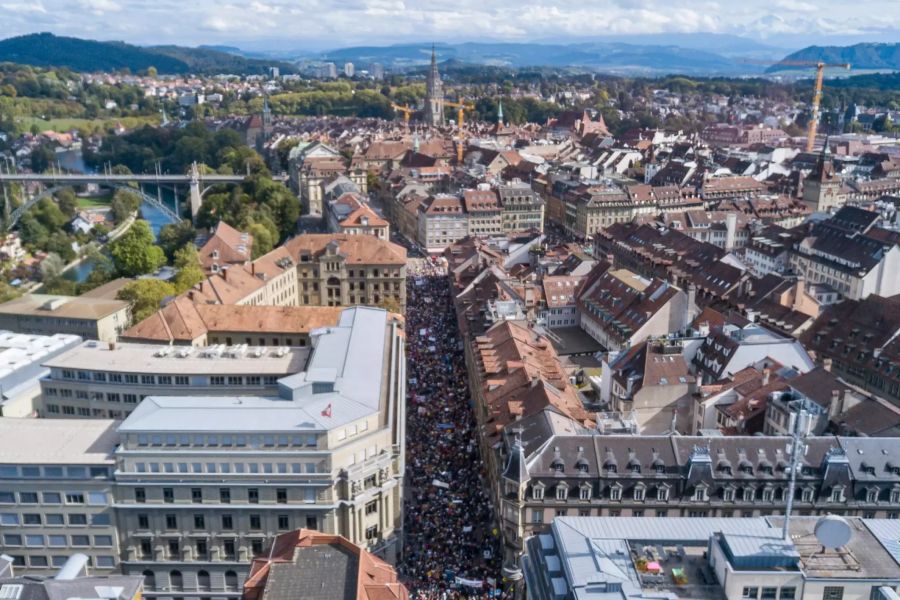 Bis zum Schluss konnten nicht alle Demonstranten loslaufen – die Route war voll.