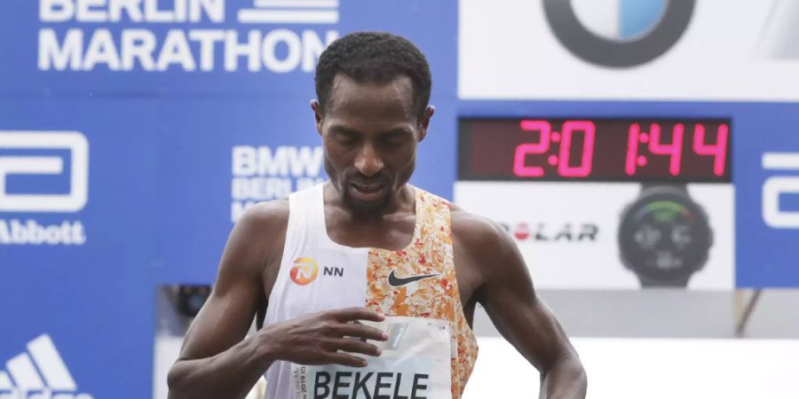 Kenenisa Bekele am Ziel des Berlin-Marathon