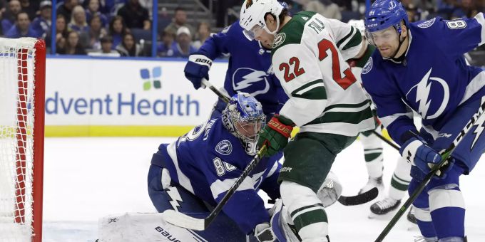 Kevin Fiala im Einsatz für Minnesota Wild gegen Tampa Bay Lightning. Kevin Fiala