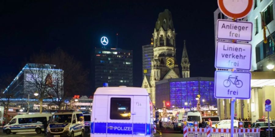 Polizeiautos am Berliner Breitscheidplatz