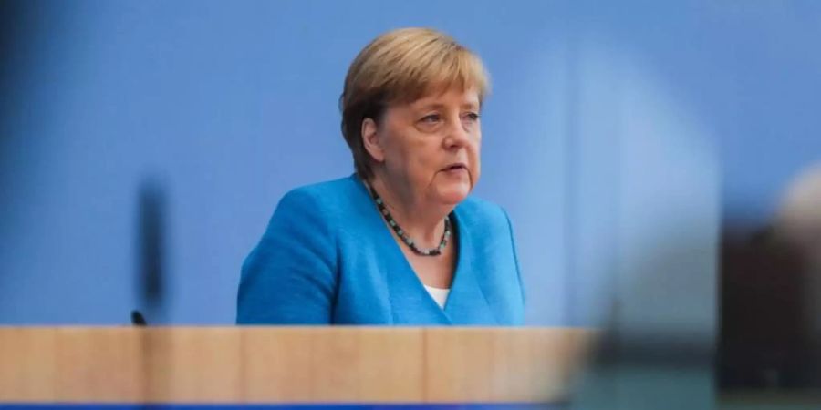 Bundeskanzlerin Angela Merkel (CDU) spricht in der Bundespressekonferenz während ihrer traditionellen Sommer-Pressekonferenz zu aktuellen innen- und aussenpolitischen Themen. Foto: Christoph Soeder/dpa-Pool/dpa