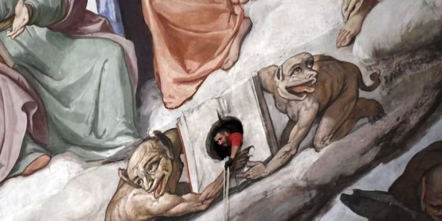 Ein Techniker inspiziert die Kuppel von Brunelleschis Kathedrale in Florenz. Zum 600. Jahrestag des Baubeginns ist das imposante Gebäude wieder für Zuschauer zugänglich (Archivbild)